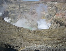 阿蘇のカルデラの活火山の中岳へ行けました。